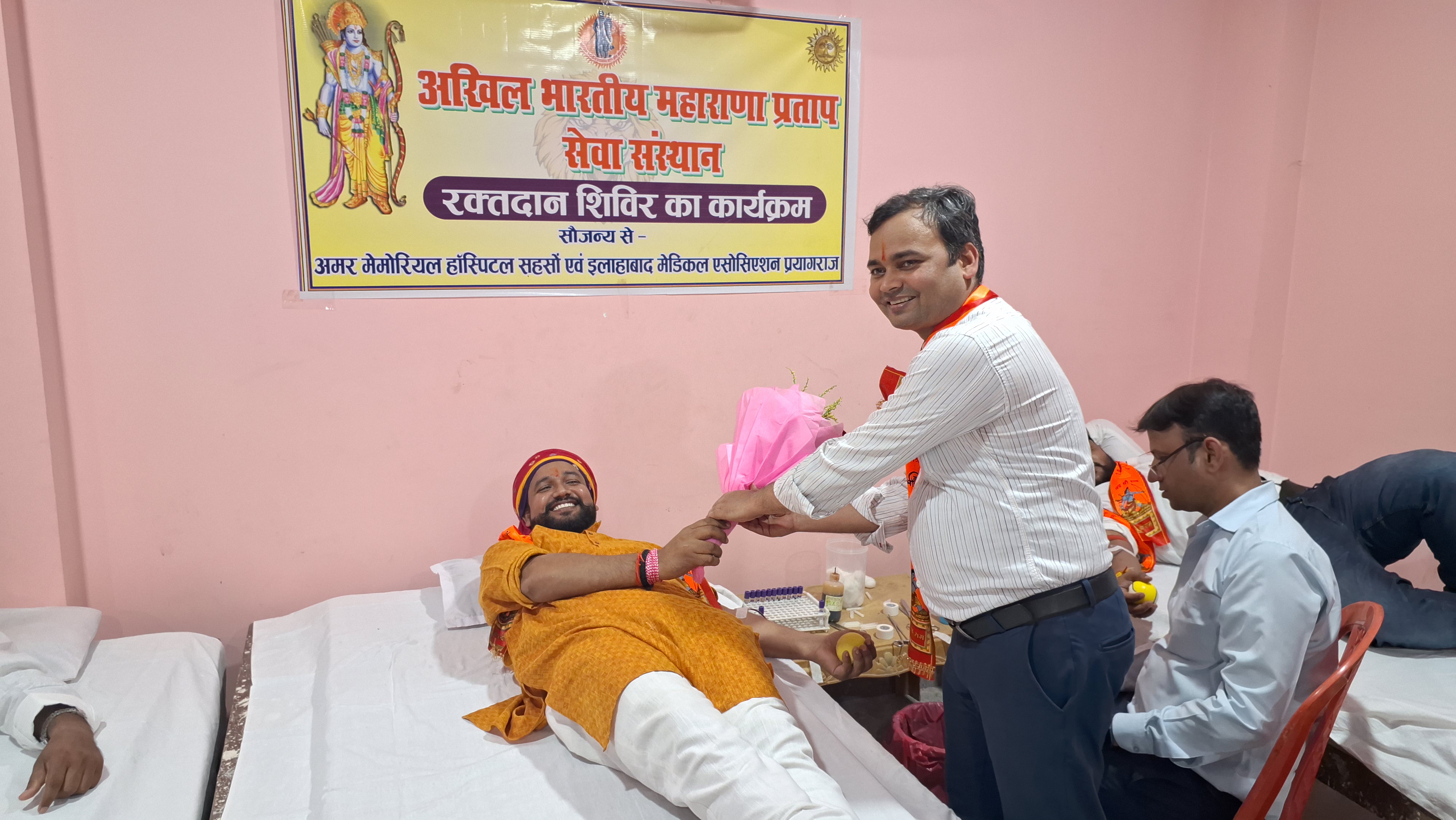 Dr विनोद सिंह जी नेतृत्व में रक्तदान